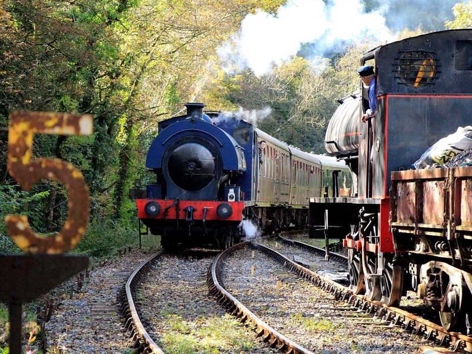 Moorbarrow passes Guardsman at Llwyfan