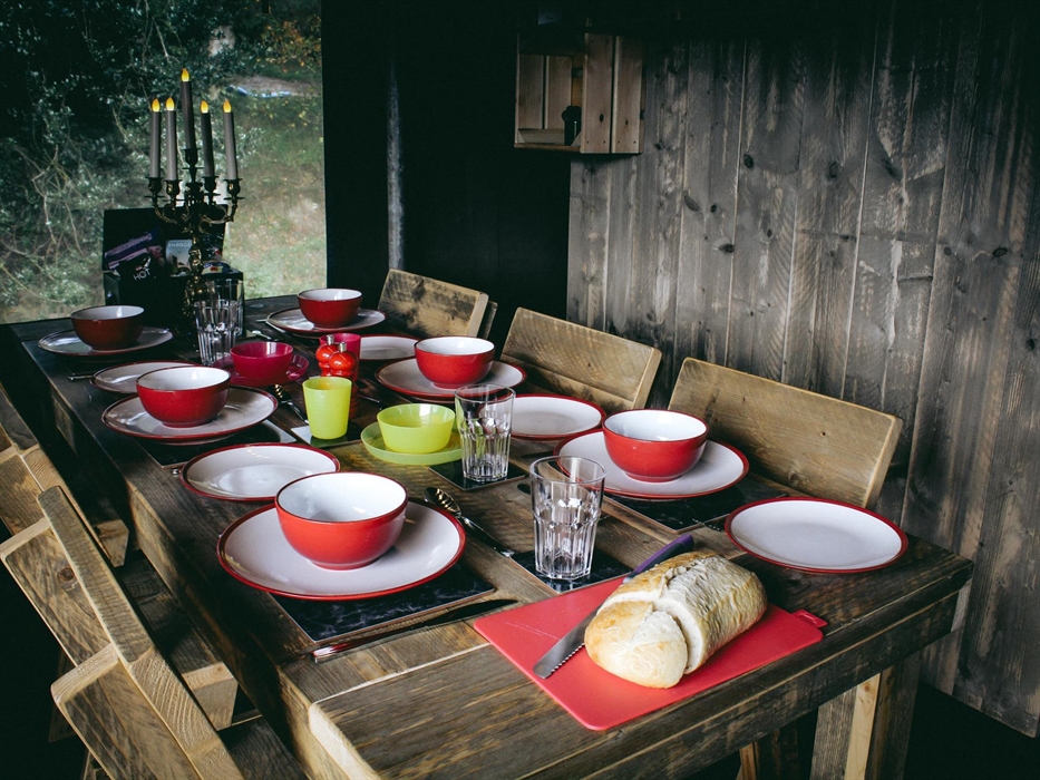 Dining table to sit all your guests.