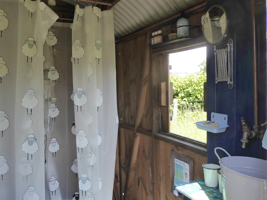 Picture of the Shower and washing facolities in the hut outside