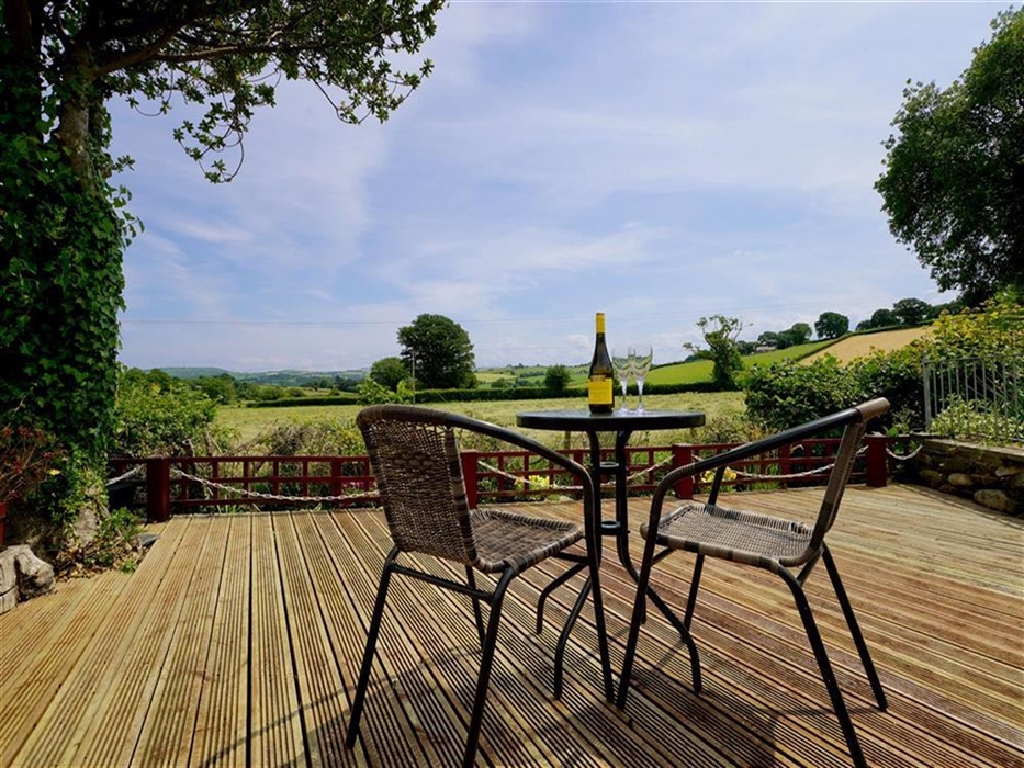 Ty-Doli-exterior-deck-wine17