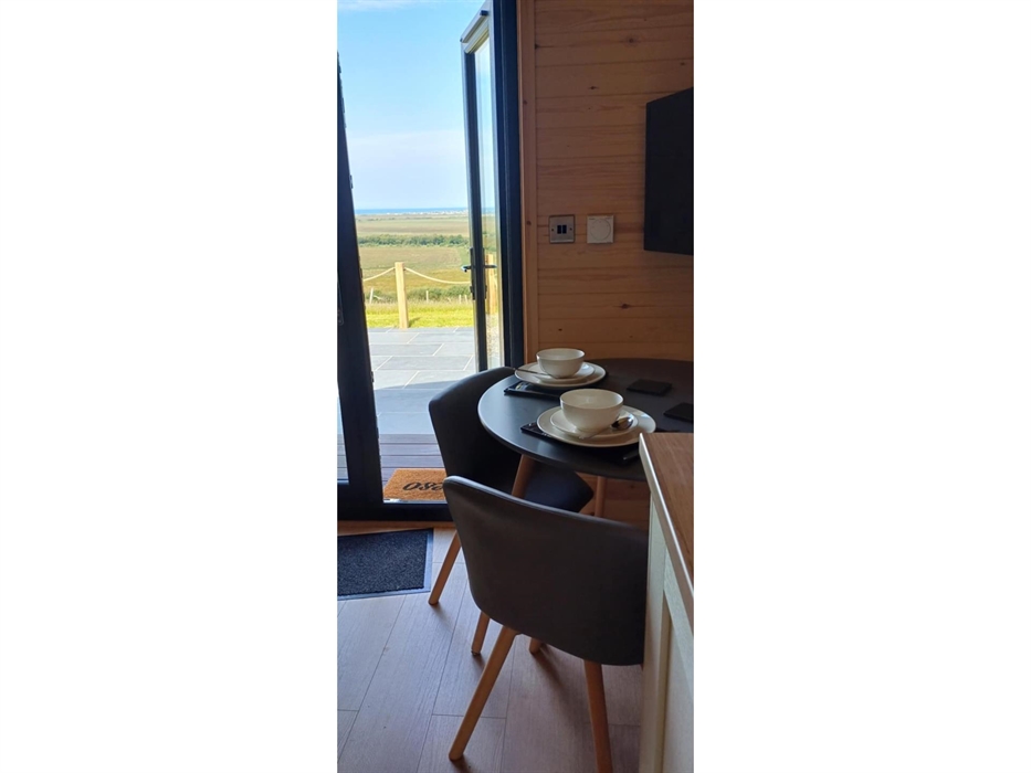 Glampio ger y gors glamping