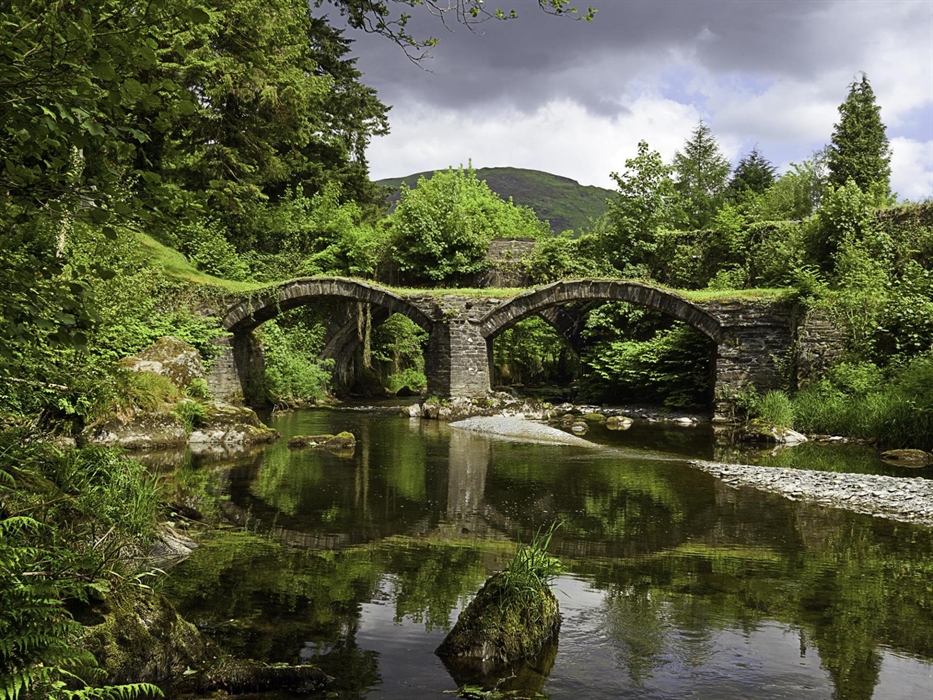 At the entrance gates, Pont Minllyn, a double arch bridge spans the RIver Dyfi. It was constructed by Dr John Daives, the Rector of Mallwyd in the ear