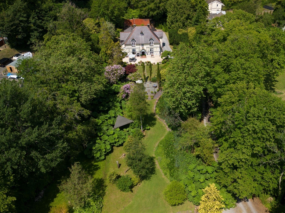 The Cors Country House