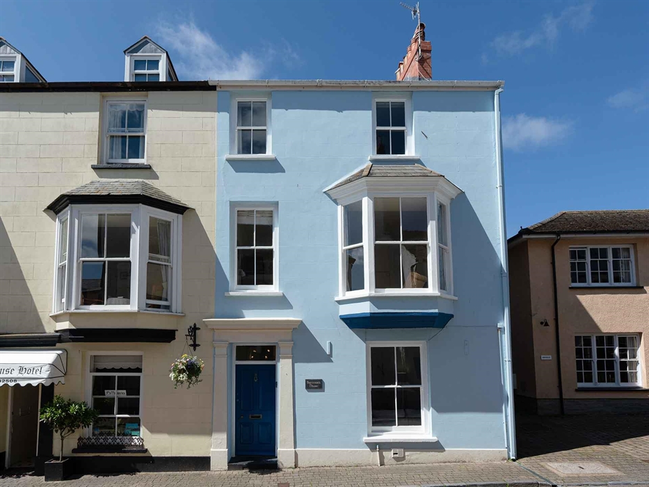 Sea Blue House looks forward to welcoming you on holiday.