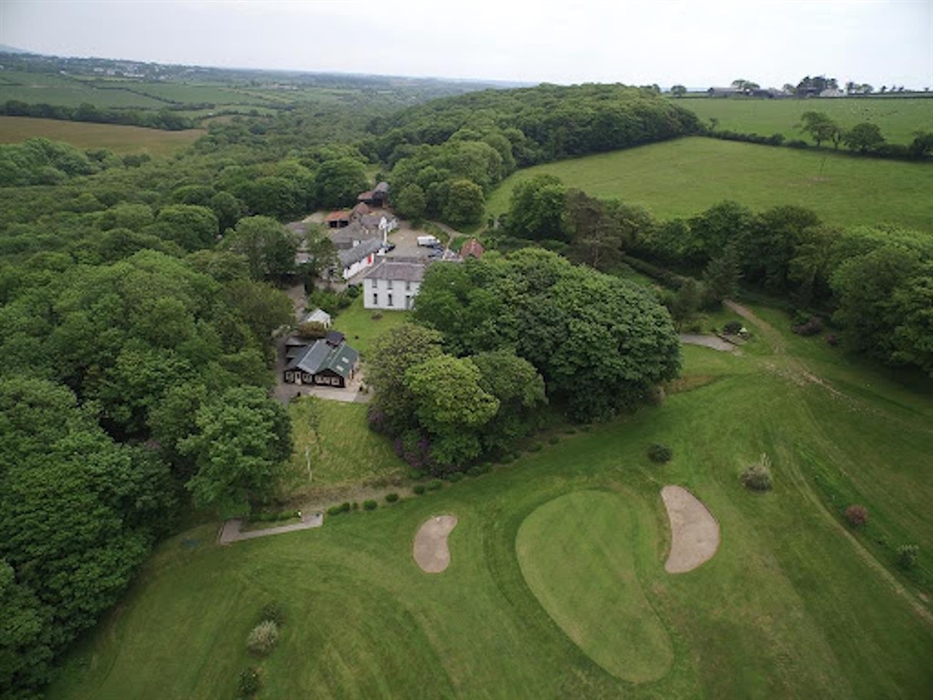 Mature Parkland Course set in ancient woodland with great shrubs- beautiful place to relax .
Sip coffee,or a drink and cake,pre booked groups welcome