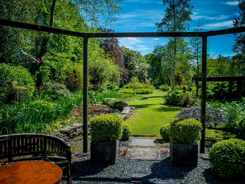 The Cors Country House