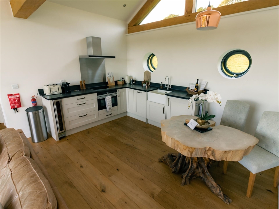 Oaklands Glamping & Treehouse