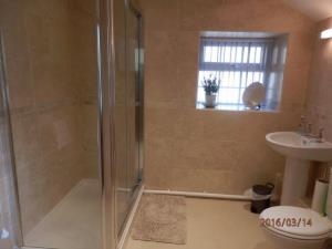 ABERHIRIAETH FARMHOUSE - SLEEPS 6