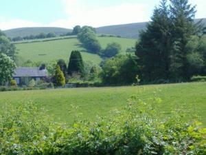 ABERHIRIAETH FARMHOUSE - SLEEPS 6