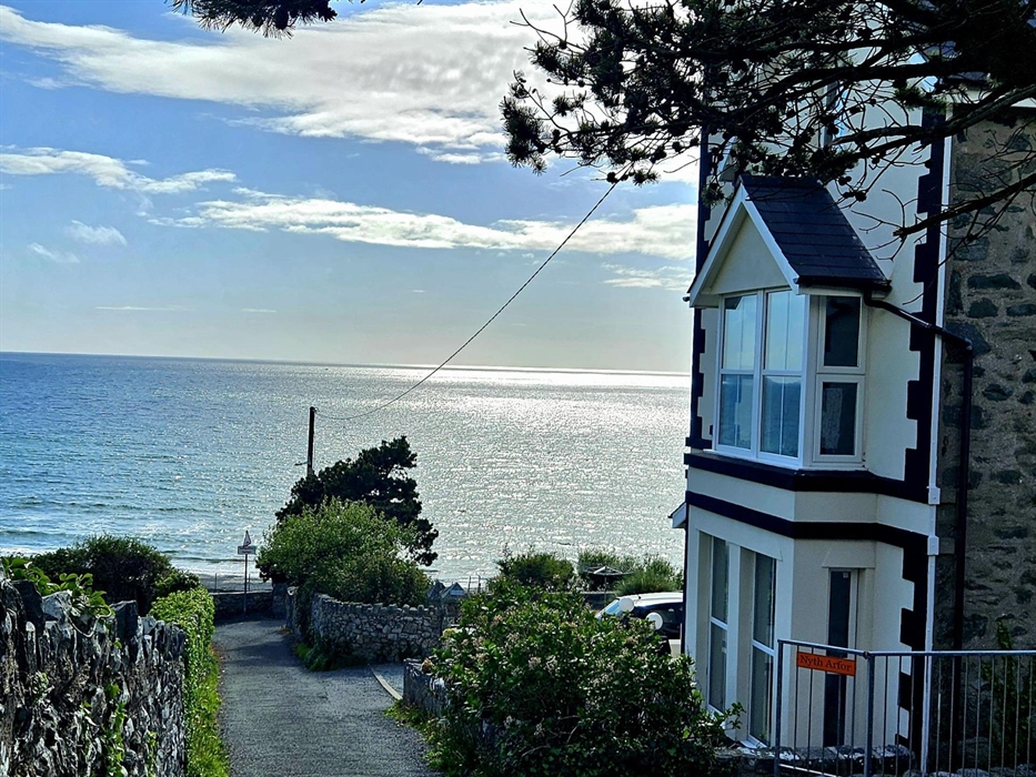 Relax on your private patio and enjoy the spectacular view over Cardigan Bay.  From your enclosed patio watch dolphins, swimmers, paddleboarders and f