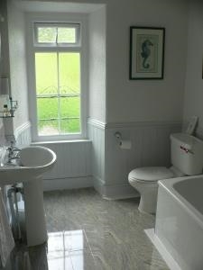 Room 2 Finch Bathroom