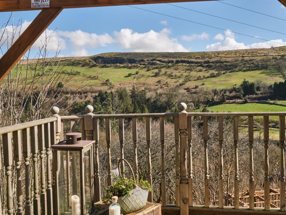 Can you picture yourself here, taking a bubble bath, relaxing and enjoying the view?