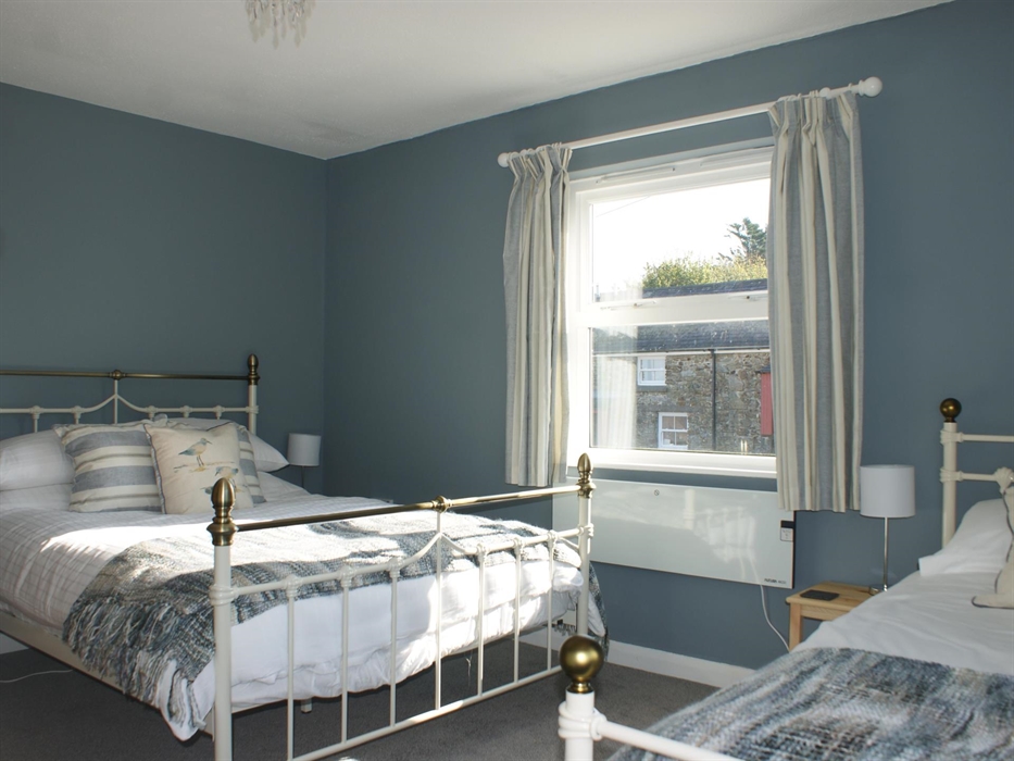 Bedroom 2 (double + single)