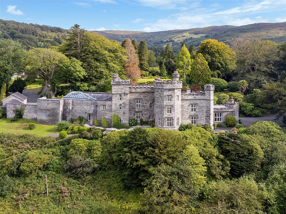 Glandyfi Castle full view