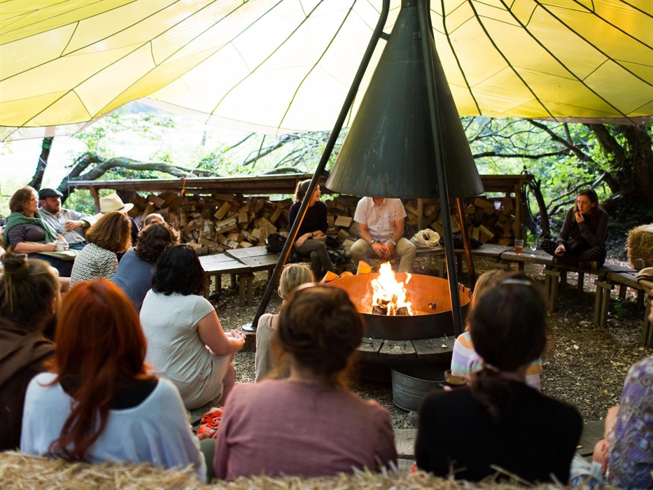 Workshop around the firepit (photo:Sarah Falugo)