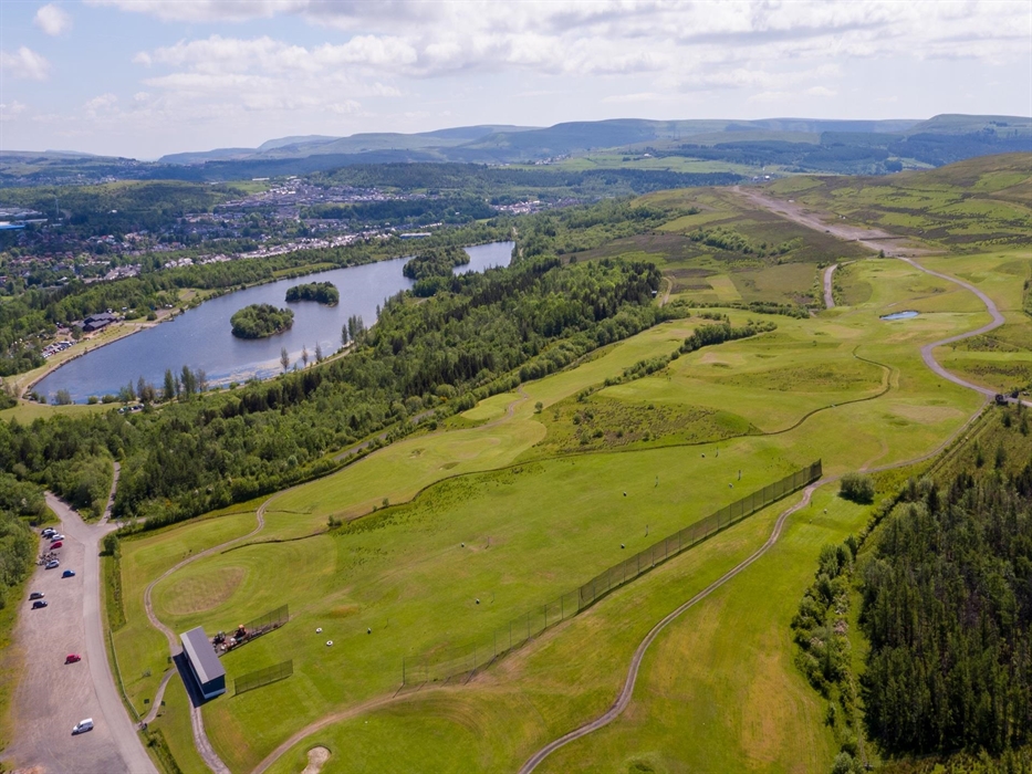 An aerial view of the park showing the golf course, driving range, lake and amenities.