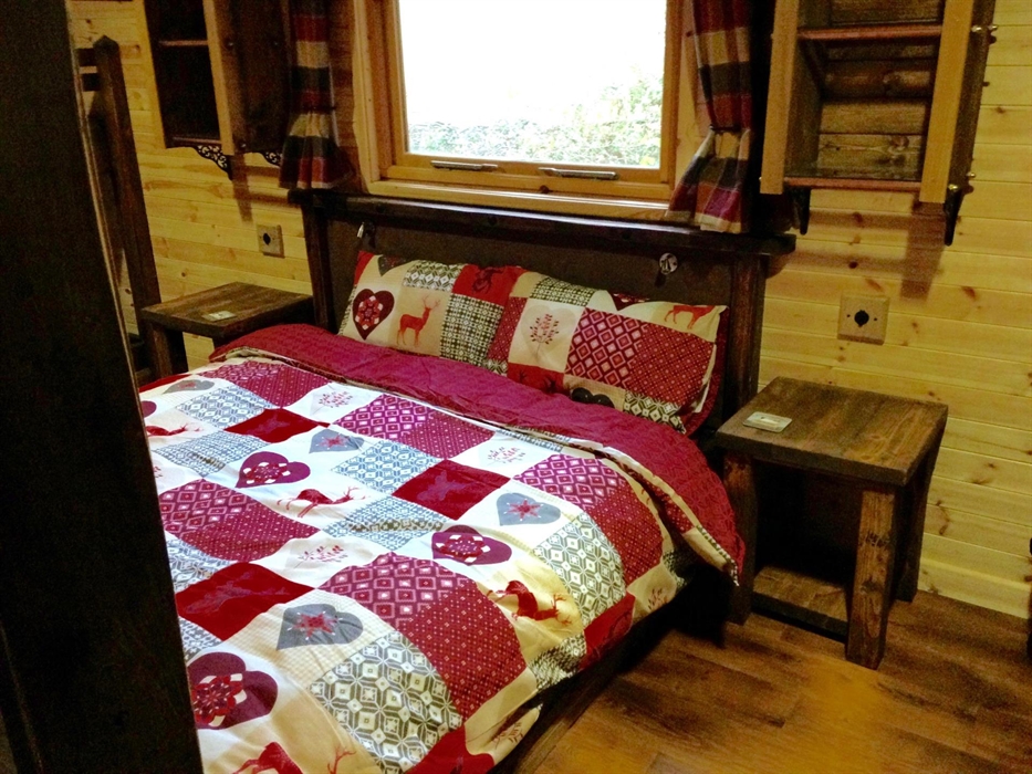 Camp Cynrig Glamping - Camping Cabin, Eco Pod, Sleeps 6, Family Holiday