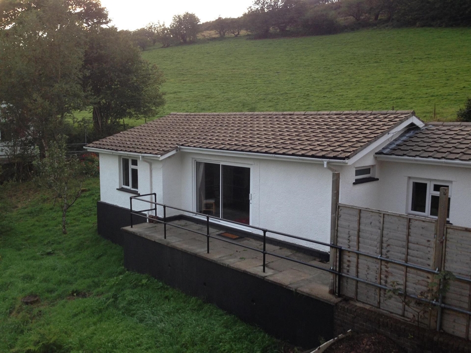 Parkwood Outdoors Dolygaer - charming cottage with dramatic views of the Pontsticill reservoir