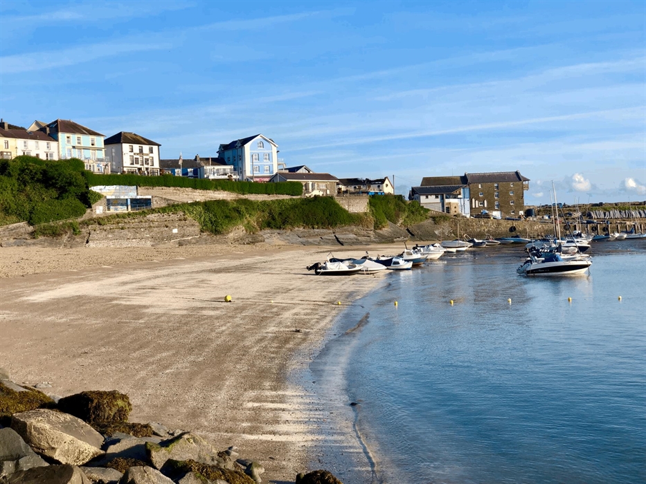Life guarded  blue flag beach - a few minutes walk from the house.