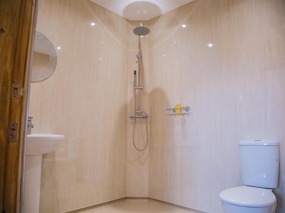 En-suite wet room