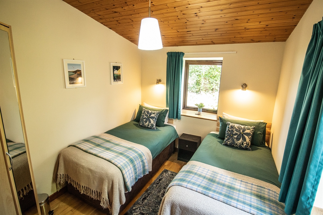 Ash Lodge and Sycamore Lodge twin bedroom.