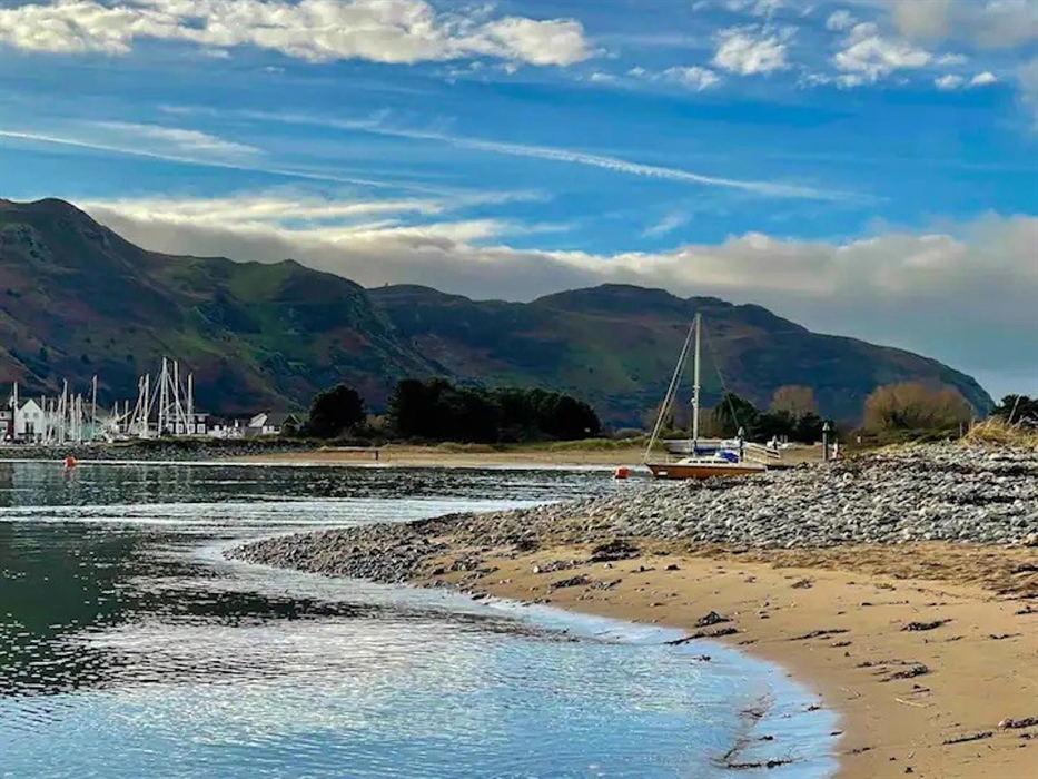 Literally a five minute walk along the Wales Coast Path to Deganwy Beach