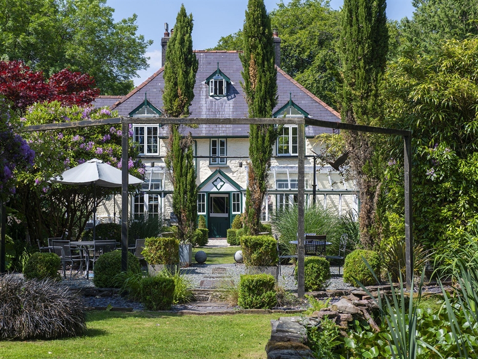 The Cors Country House