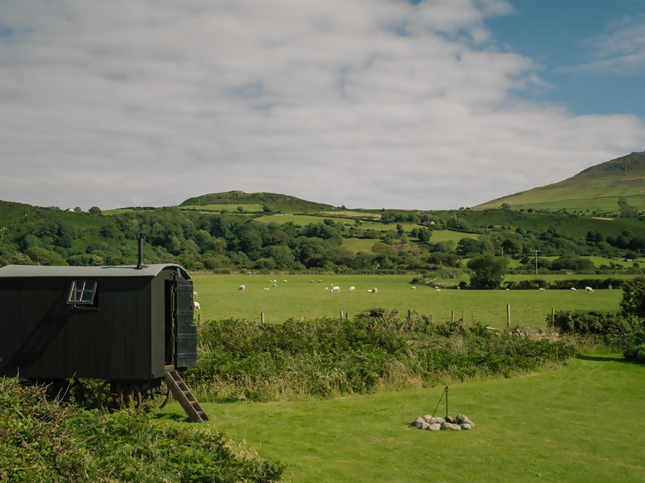 shepherds hut reading room