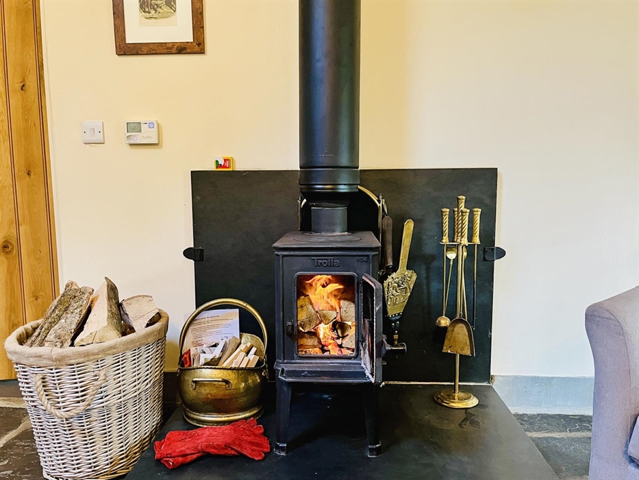 The log burner gives a good heat, supplemented by electric heaters. Logs are supplied free of charge.