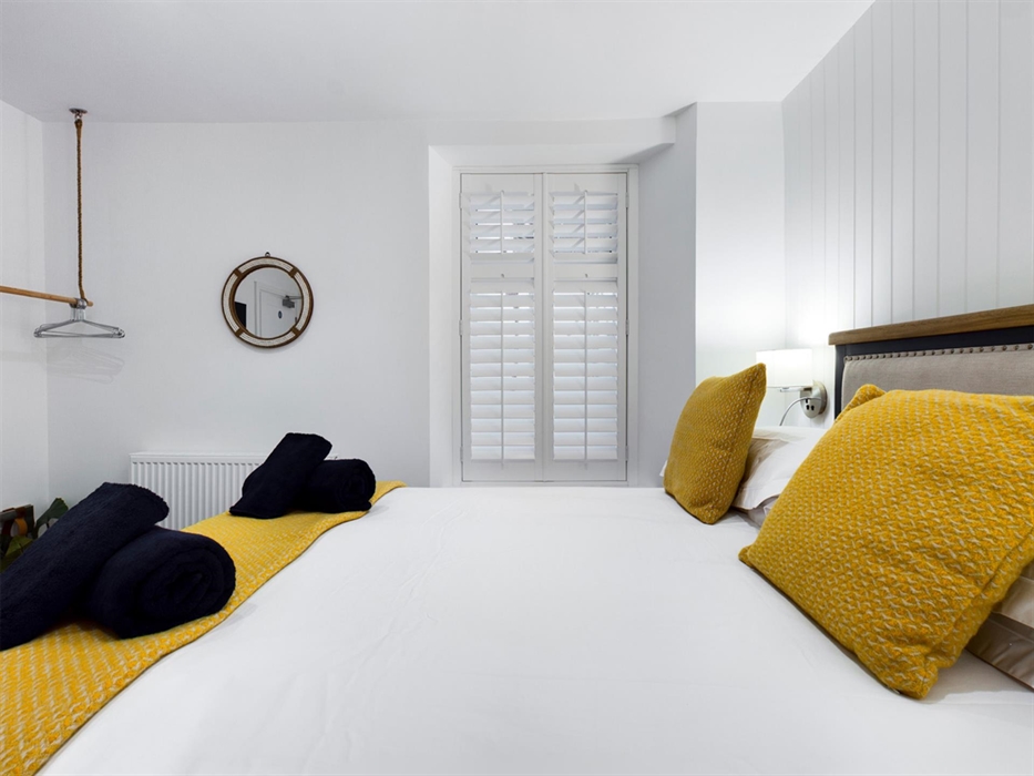 Room 2 - Room & Ensuite