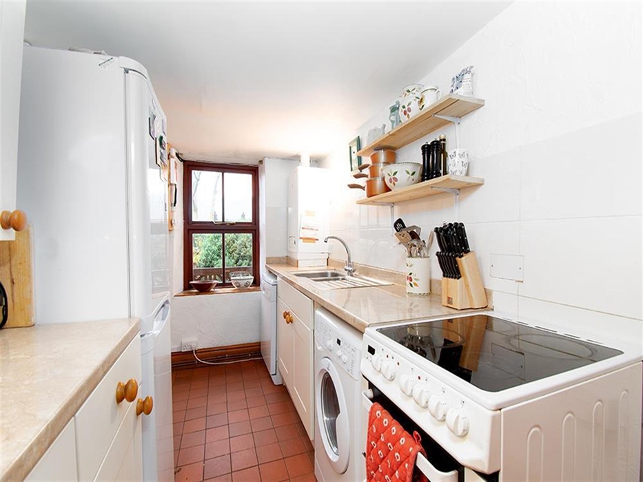 Y Bwthyn Llanberis has cooker with electric hob and oven, fridge-freezer, microwave, dishwasher and washing machine