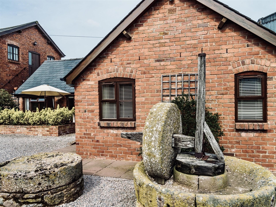 Penylan farm courtyard
