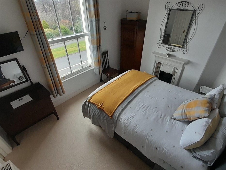 King size bed with Ensuite shower room