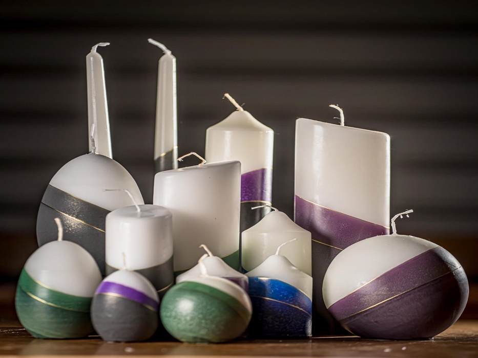 The Candle Studio at Corris Craft Centre create a beautiful range of carved and moulded candles in a range of different colours, shapes and sizes. Can
