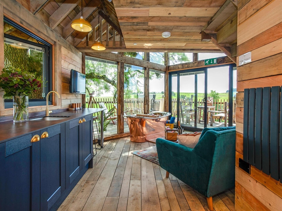 The living space at Cadwollen's Treehouse