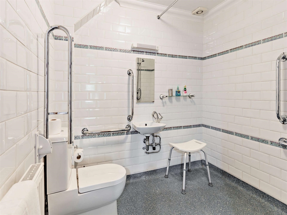 Room 3 (sleeps 2), super king with wet room, with wheelchair access