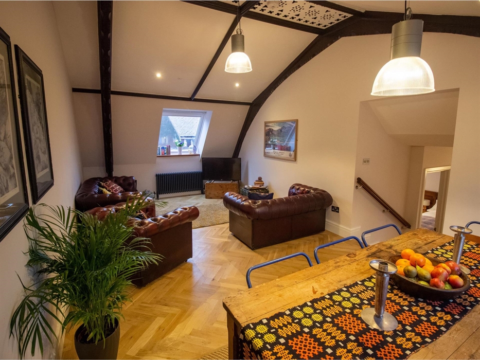 Split level diner lounge