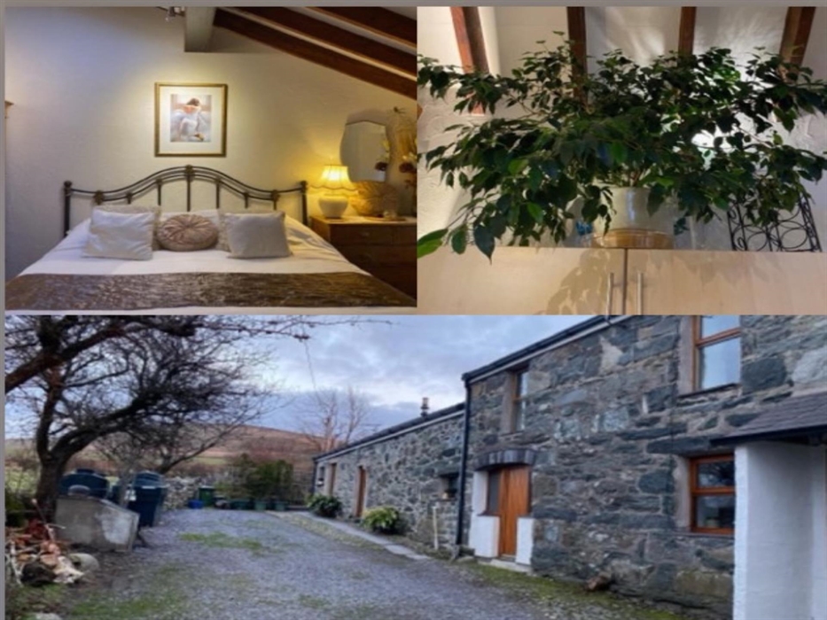 Ex king bed Beudy Bach cottage for 2
Free parking directly outside cottage