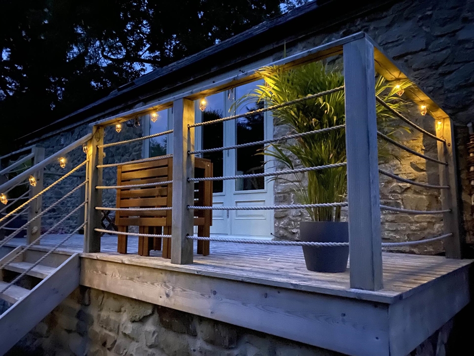 Atmospheric decking lighting