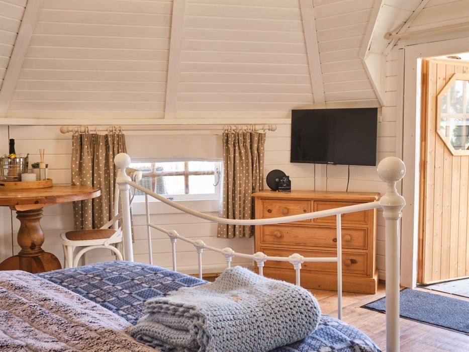 Even in the worst of the Welsh weather, you're guaranteed to be toasty and warm in Floras Cabin. With its modern central heating and heaps of cwtchy b