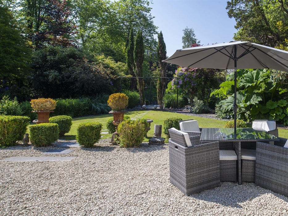 The Cors Country House