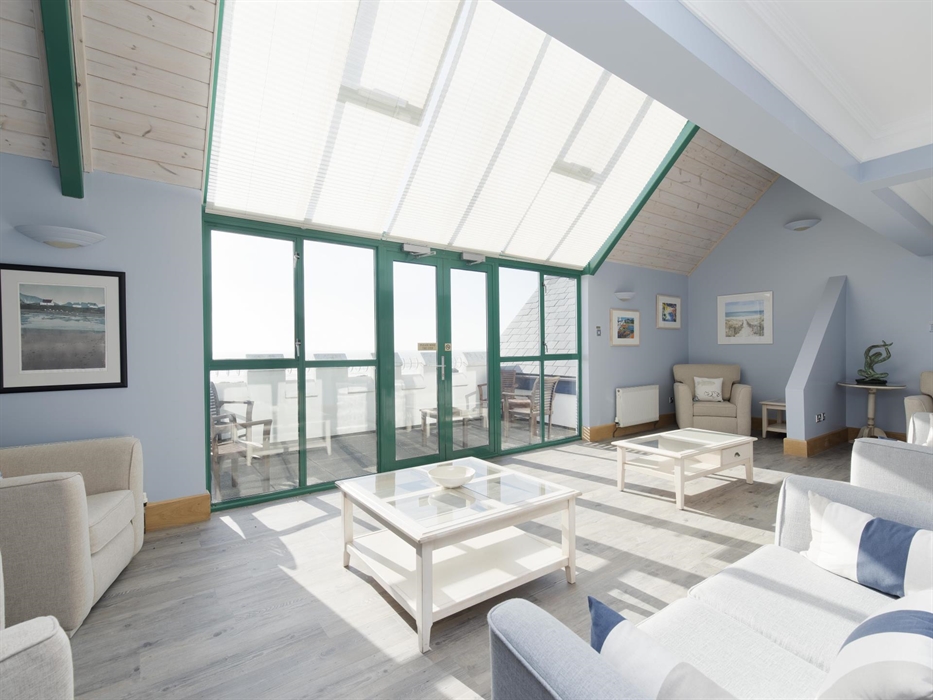 A relaxing gallery with amazing views