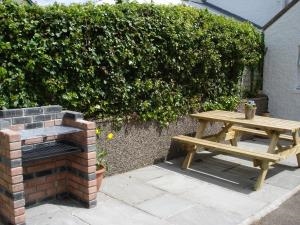 Private Parking, store, BBQ, patio/outdoor seating