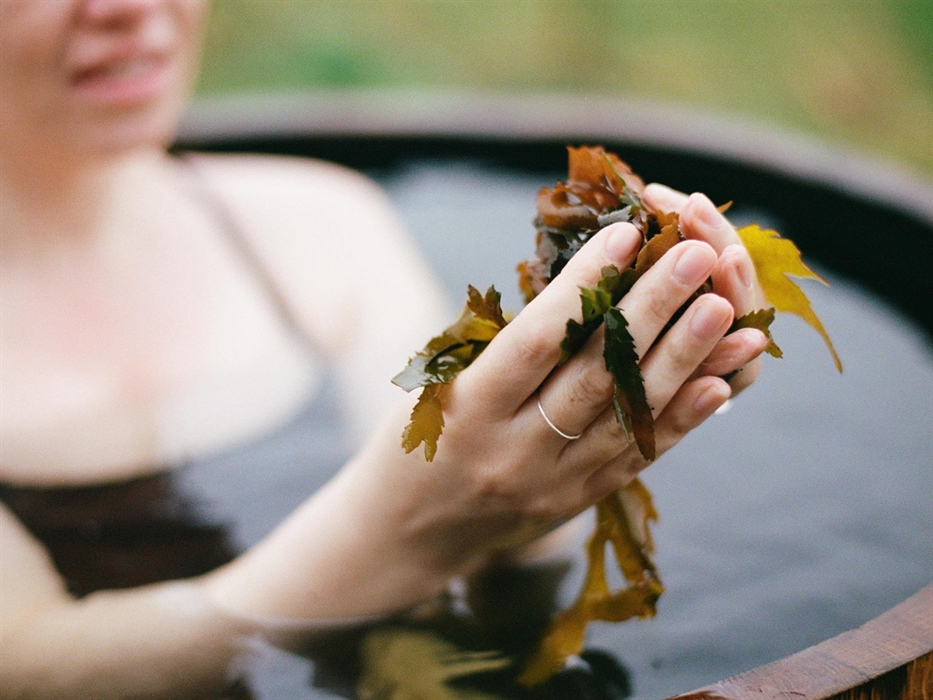 An outdoor bathing experience. Wild seaweed baths by Halen Môn, the first in Wales. Soak in the restorative power of seaweed.