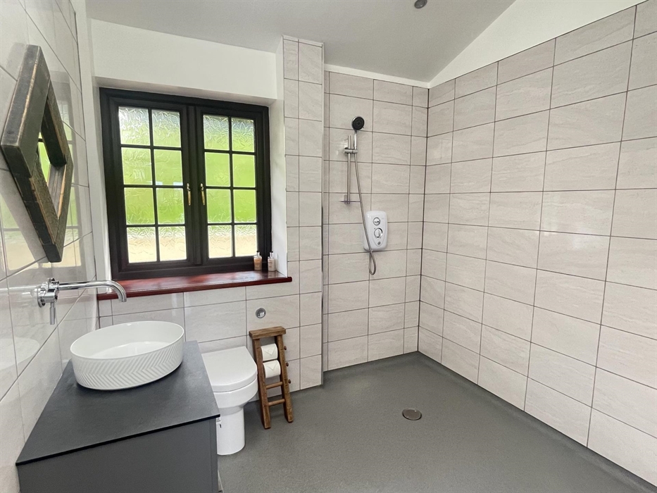 Large wetroom which is disable friendly.