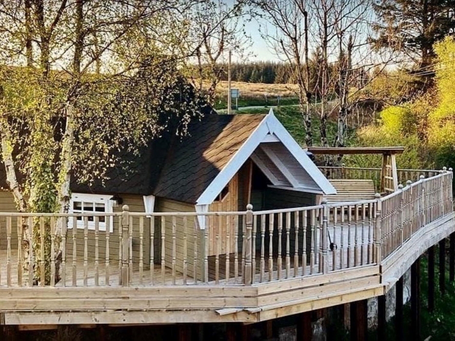 Floras cabin has been described as a hobbit house, tree house, log cabin, Fairy house! Our romantic cabin sleeps up to two guests in one double bed, h