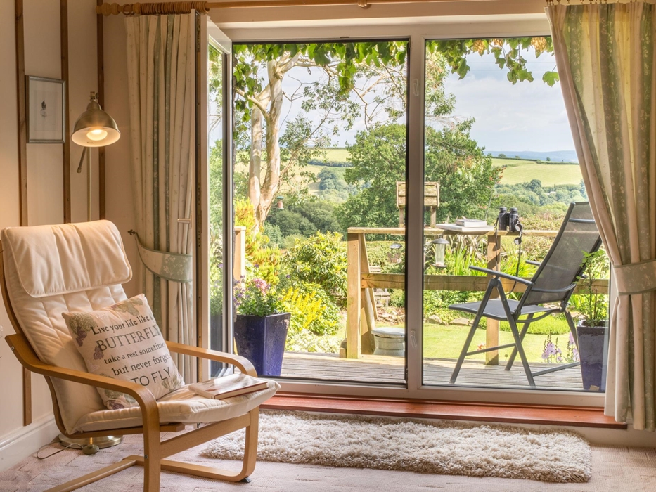 One bedroom, single floor annex, great for couples, short breaks, carers for the other properties or extended family.