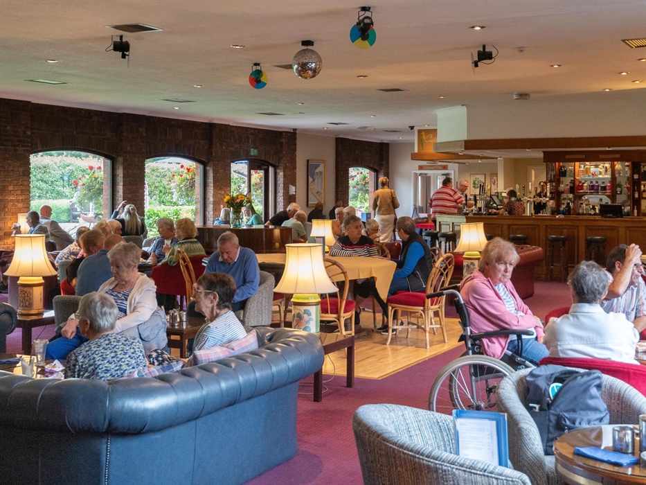 With a bustling, vibrant Lounge, we are the perfect place to meet