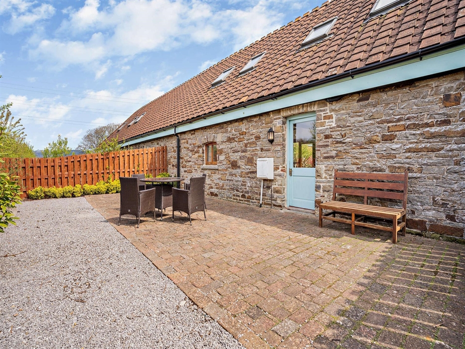 Tyn Cellar Cottage back garden