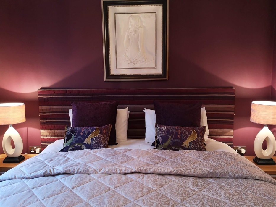 Large bedroom on the 1st floor overlooking the grounds and Brechfa Forest. Luxury super king size bed which can be changed to twin beds. Ensuite showe